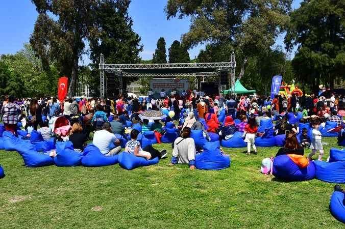 İzmir Kültürpark’ta 23 Nisan neşesi