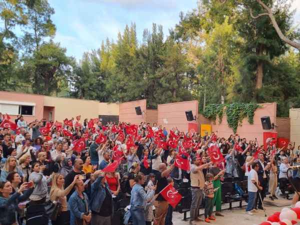 Bornova’nın çocukları 19 Mayıs için çaldı