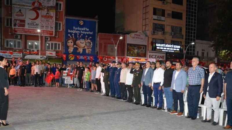 Edremit, 15 Temmuz’da Türkiye Yüzyılı’nın Kahramanları için tek yürek