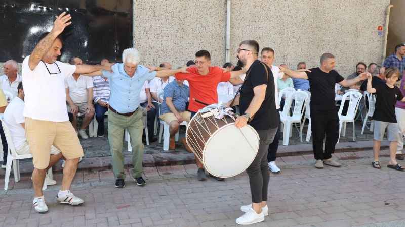 Kentsel dönüşüme giren evlerini davul zurnayla teslim ettiler