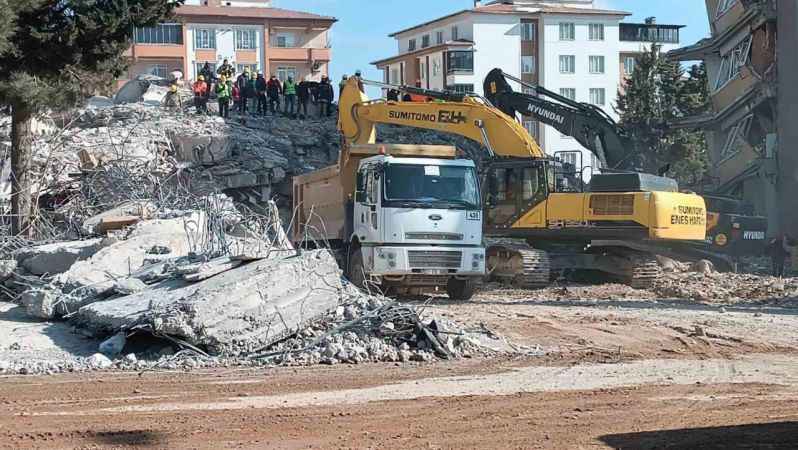 134 Kişinin mezarı olan site için şok iddia : Zemin analizi yapılmamış!