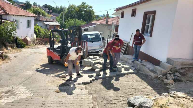 Kırsalda sokaklar parke taş ile örüşüyor