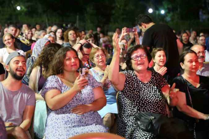 Efelerli vatandaşlar açık havada sanata doydu