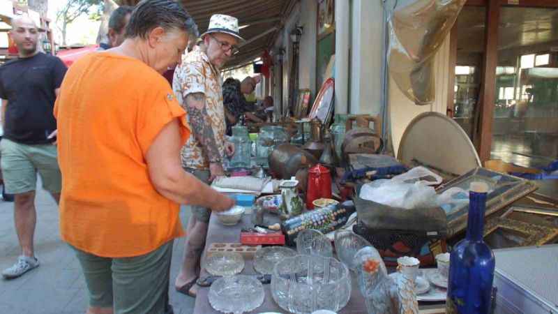 Ayvalık çay bahçesindeki antika mezadı ilgi gördü