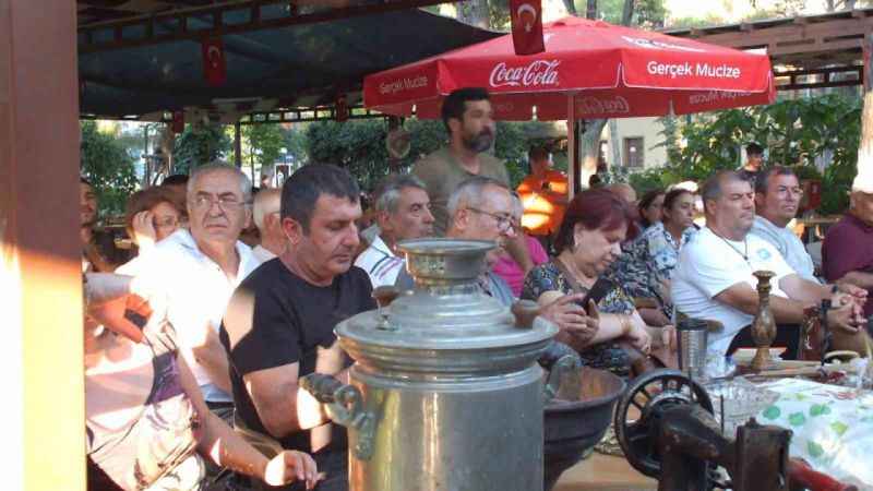 Ayvalık çay bahçesindeki antika mezadı ilgi gördü