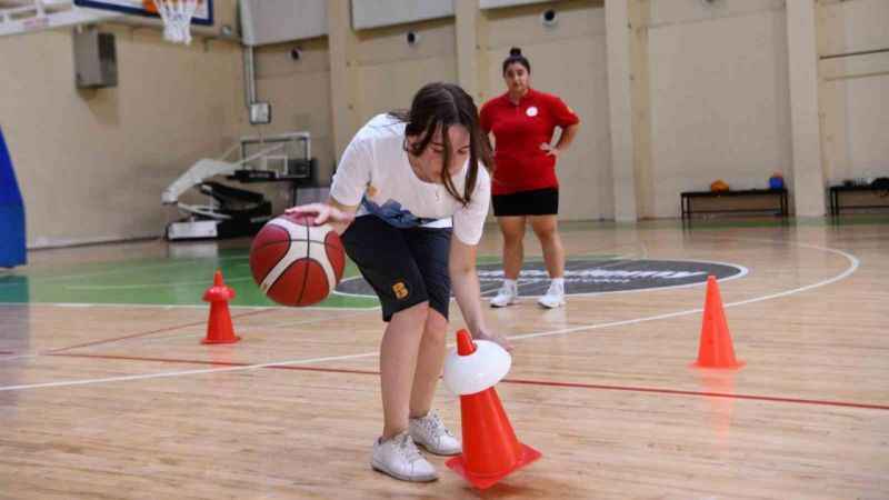 Balıkesirli gençler, yaz tatilini sporla değerlendiriyor!