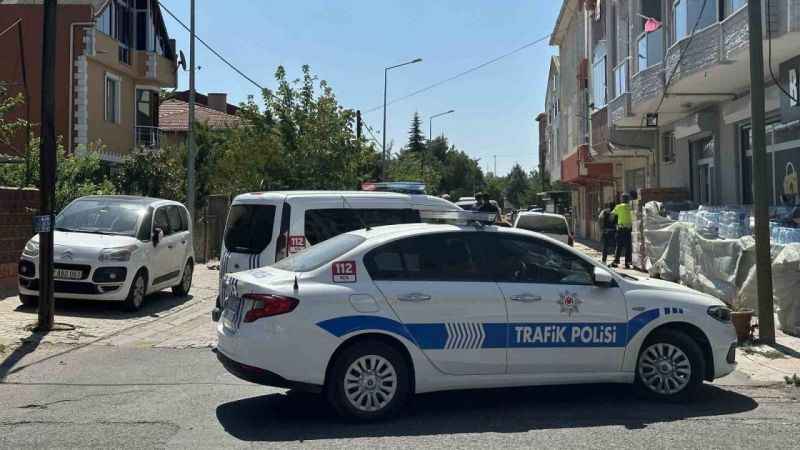 Cinnet getiren kişi polislere ateş açtı