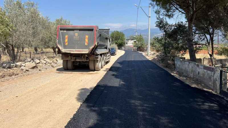 Havran’da sıcak asfalt çalışmaları devam ediyor