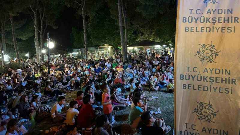 Kültür ve eğlence Nazilli'de buluşuyor: Açık hava sinema geceleri başladı!