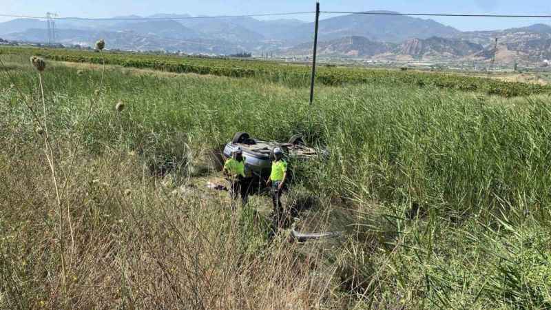 Manisa'da feci trafik kazası, araç şarampole yuvarlandı: 5 yaralı!