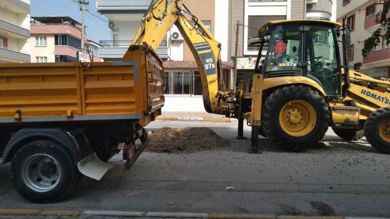 Karesi’de yol çalışmaları devam ediyor