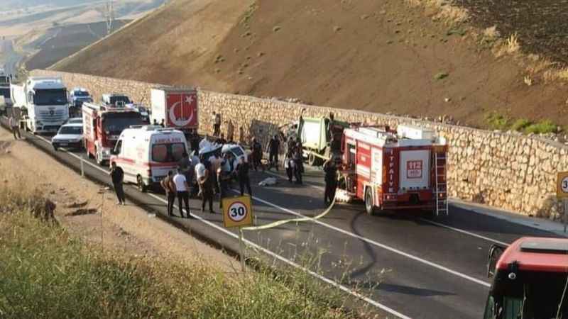 Feci trafik kazasında Baba-oğul hayatını kaybetti: olay geniş çapta araştırılıyor