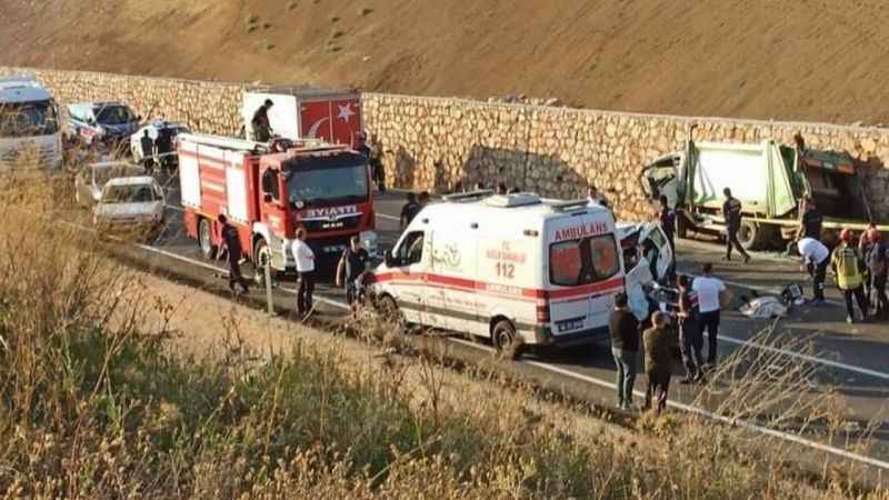 Feci trafik kazasında Baba-oğul hayatını kaybetti: olay geniş çapta araştırılıyor