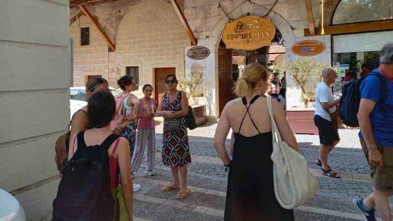 Efeler'de çarşı, pazar hareketlendi: İtalyan turistlerden yoğun ilgi!