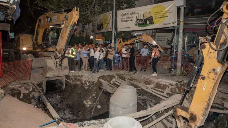 Tunç Soyer Kemeraltı'nın yerinde inceledi: Gece şantiye, gündüz çarşı