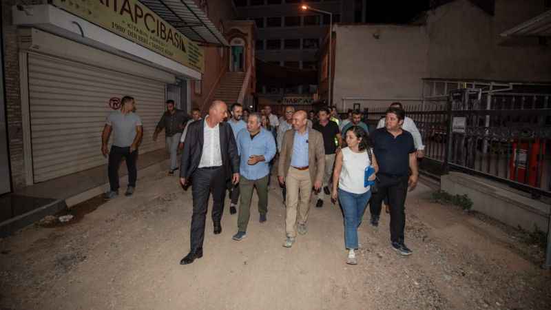 Tunç Soyer Kemeraltı'nın yerinde inceledi: Gece şantiye, gündüz çarşı