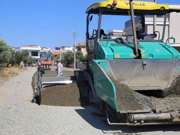 Burhaniye Belediyesi’nden 11 mahalle’de 100.000 m² sathi kaplama yol seferberliği!