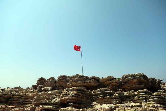 Bodrum ada ve koylara Türk bayrağı