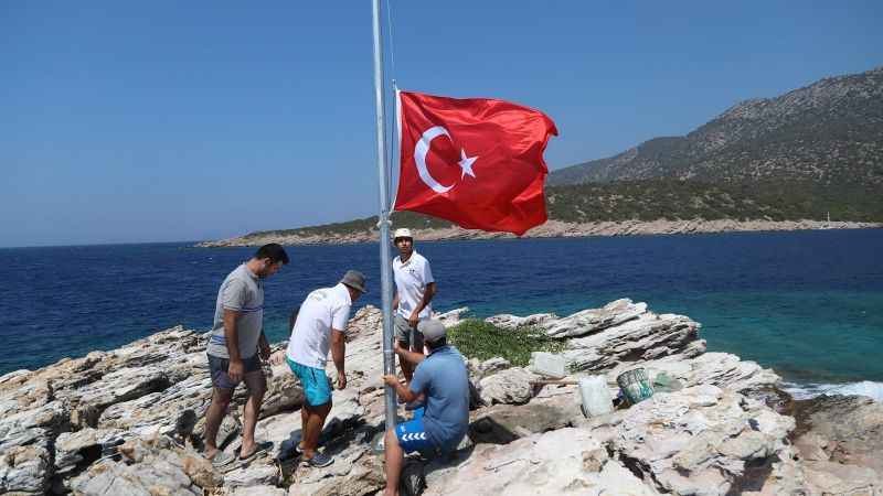 Bodrum ada ve koylara Türk bayrağı