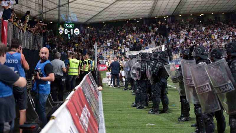 UEFA'dan Fenerbahçe'ye şok ceza!