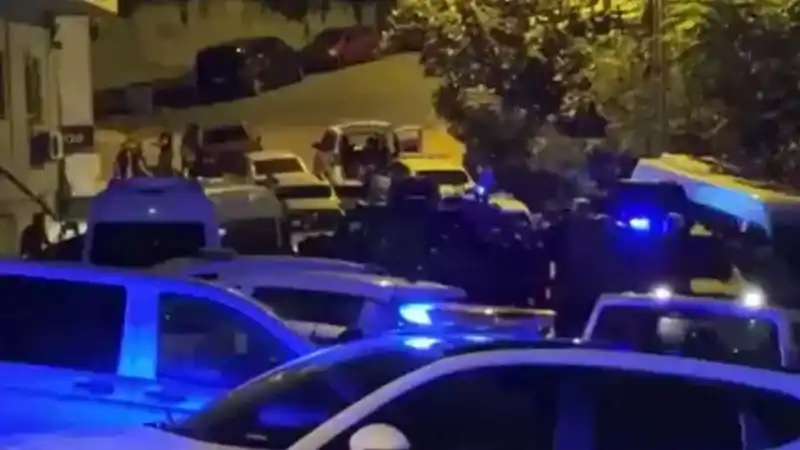 İstanbul'da şüphelilerle polis arasında silahlı çatışma: Uzun namlulu silahlarla 2 polis ağır yaralandı!