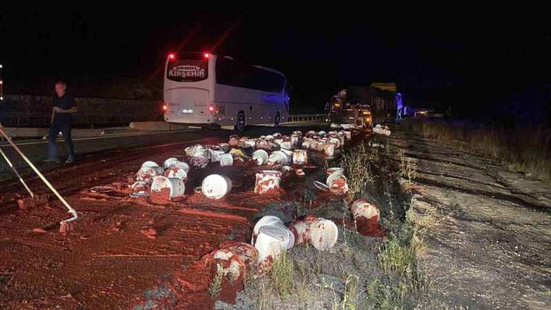 Afyon-Uşak yolunda feci otobüs kazası: 1'i ağır 15 yaralı!