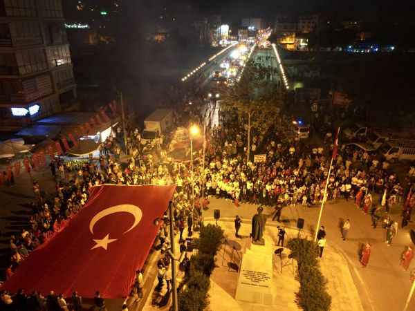 Mustafakemalpaşa’da fener alayı coşkusu yaşandı