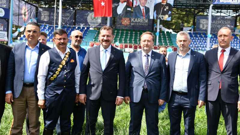 Kurtdere'de pehlivanlar kol bağladı