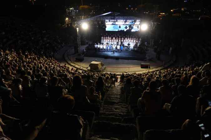 Antik tiyatrodan barış ezgileri yükseldi