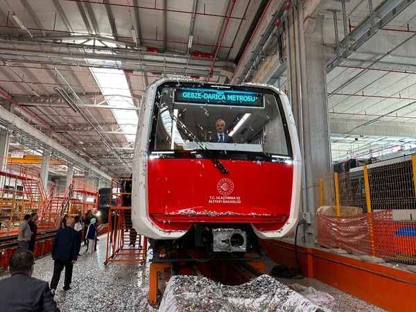 Milli ve Yerli sürücüsüz ilk metro aracı raylarda!