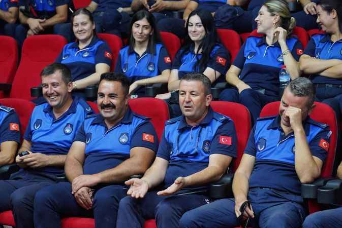 Ayvalık’ta Başkan Ergin zabıta memurlarını unutmadı