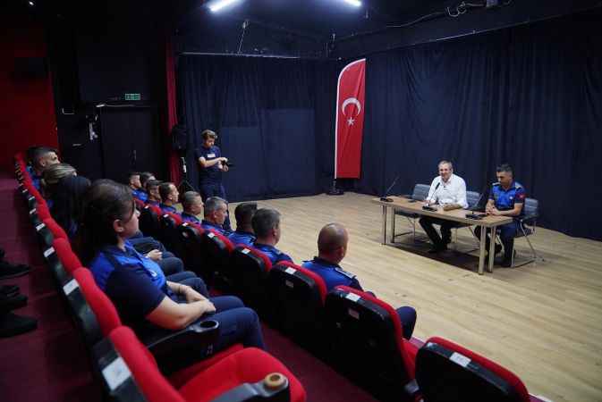 Ayvalık’ta Başkan Ergin zabıta memurlarını unutmadı