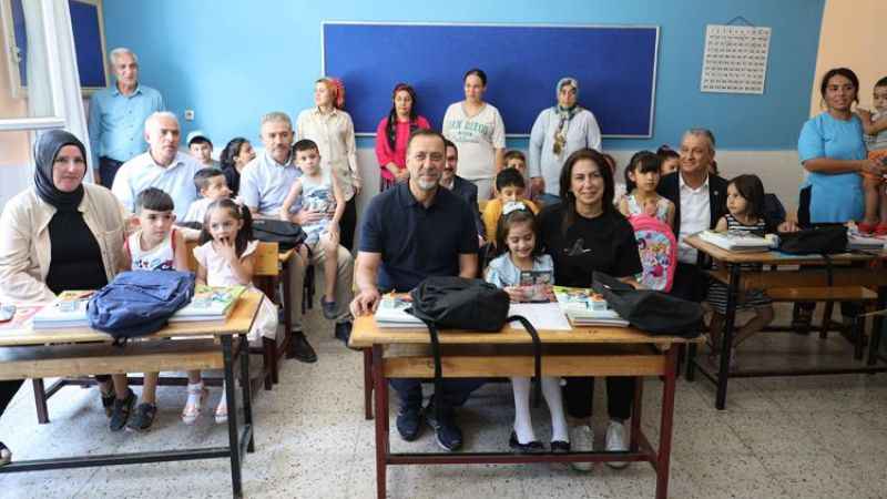 Belediyeden Hataylı depremzede öğrencilere destek