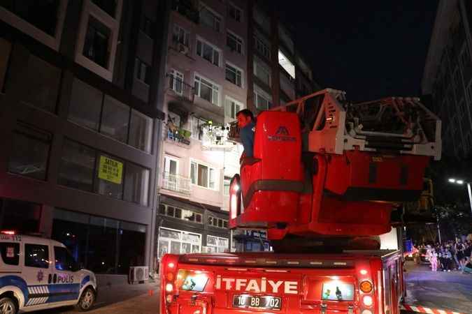 Balıkesir'de korku dolu onlar! Ev çayır çayır yandı