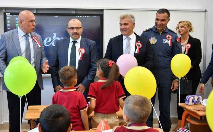 Vali Ustaoğlu İlk Ders Zilini Çaldı