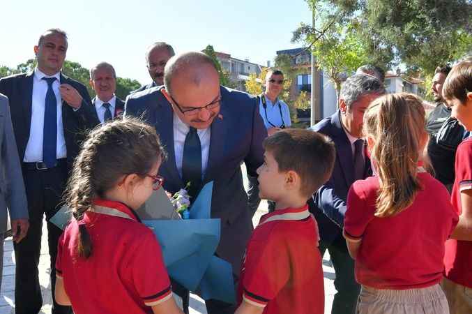 Vali Ustaoğlu İlk Ders Zilini Çaldı