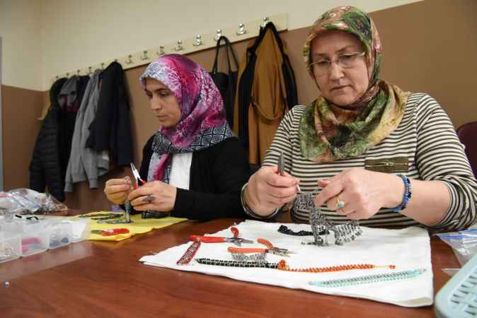 Bornovalılar için hobi edindirme kursları başlıyor