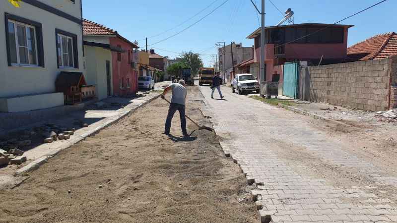 Edremit’te yollar dört koldan yenileniyor