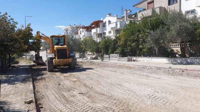 Edremit’te yollar dört koldan yenileniyor