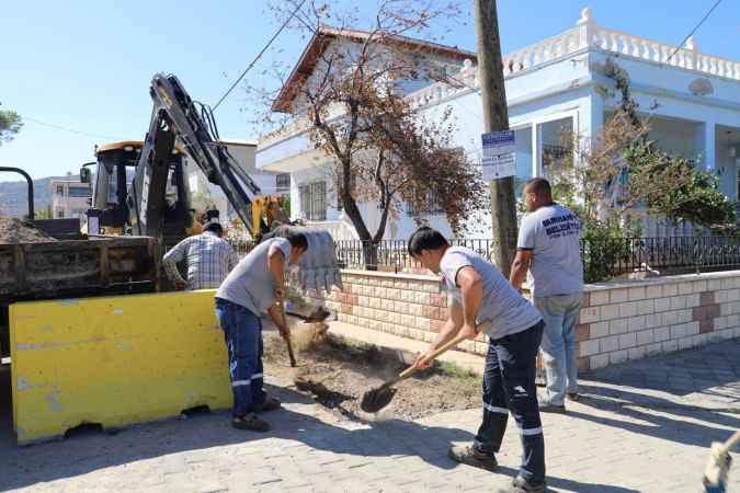 Burhaniye Belediyesi Fen İşleri ekipleri tam kapasite sahada