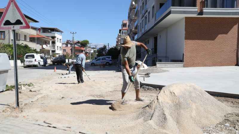 Burhaniye Belediyesi Fen İşleri ekipleri tam kapasite sahada