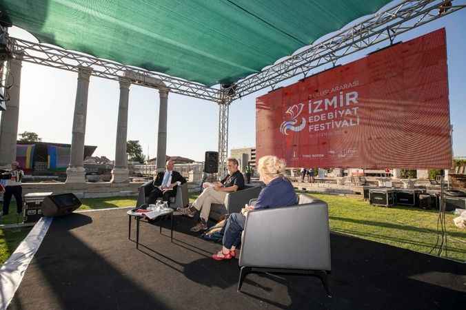 İzmir'in Uluslararası Edebiyat Festivali başladı