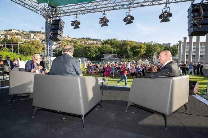 İzmir'in Uluslararası Edebiyat Festivali başladı