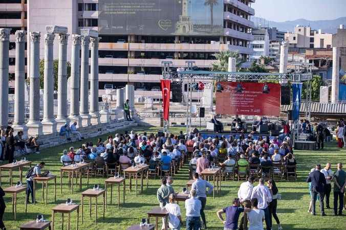 İzmir'in Uluslararası Edebiyat Festivali başladı