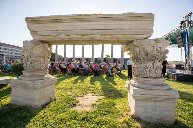 İzmir'in Uluslararası Edebiyat Festivali başladı