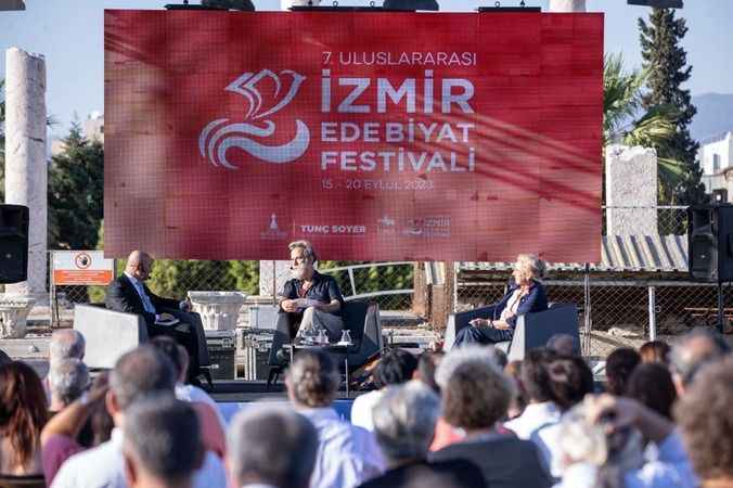 İzmir'in Uluslararası Edebiyat Festivali başladı