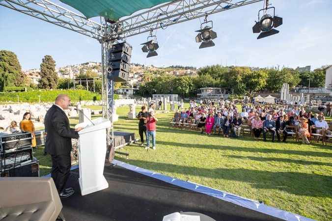 İzmir'in Uluslararası Edebiyat Festivali başladı