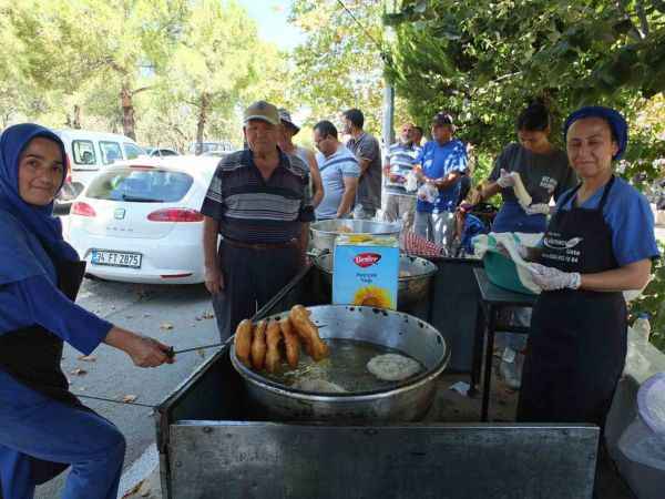 Burhaniye’de lokma geleneği