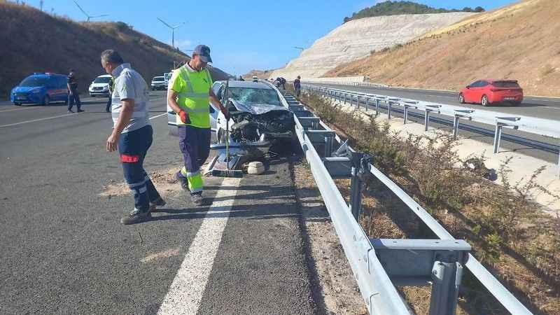 İstanbul-İzmir Otoyolu'nda üç araç kazaya karıştı: 2 ölü, 7 yaralı