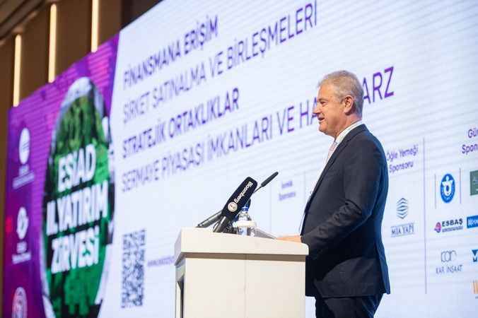 Başkan Soyer ESİAD Yatırım Zirvesi’nde iş dünyasına çağrı yaptı